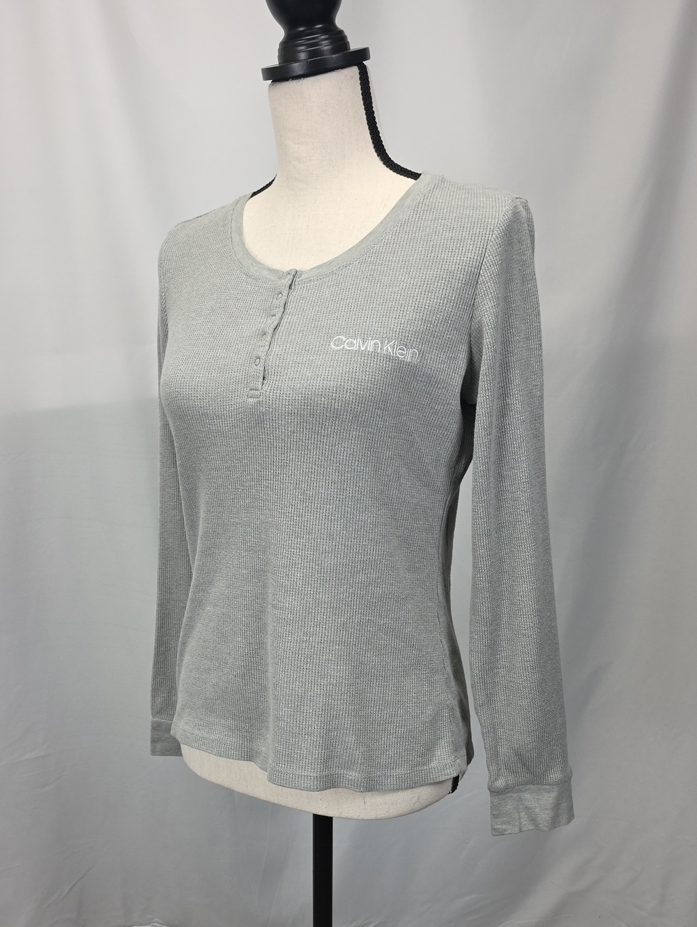 Calvin Klein Light Gray Ribbed Long Sleeve Henley Top Size Medium